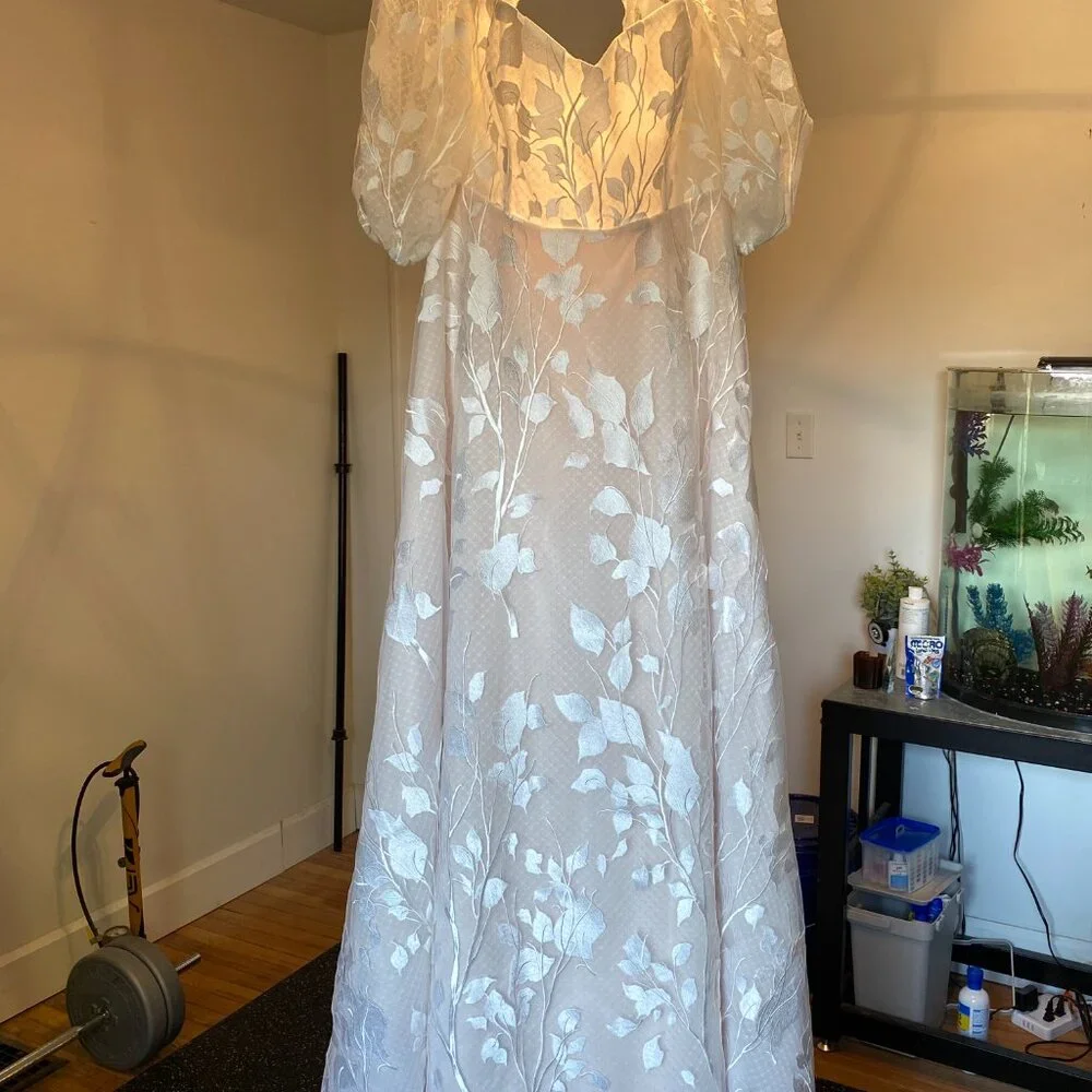 Tara LaTour Primrose Wedding Dress - Picture 5 of 6